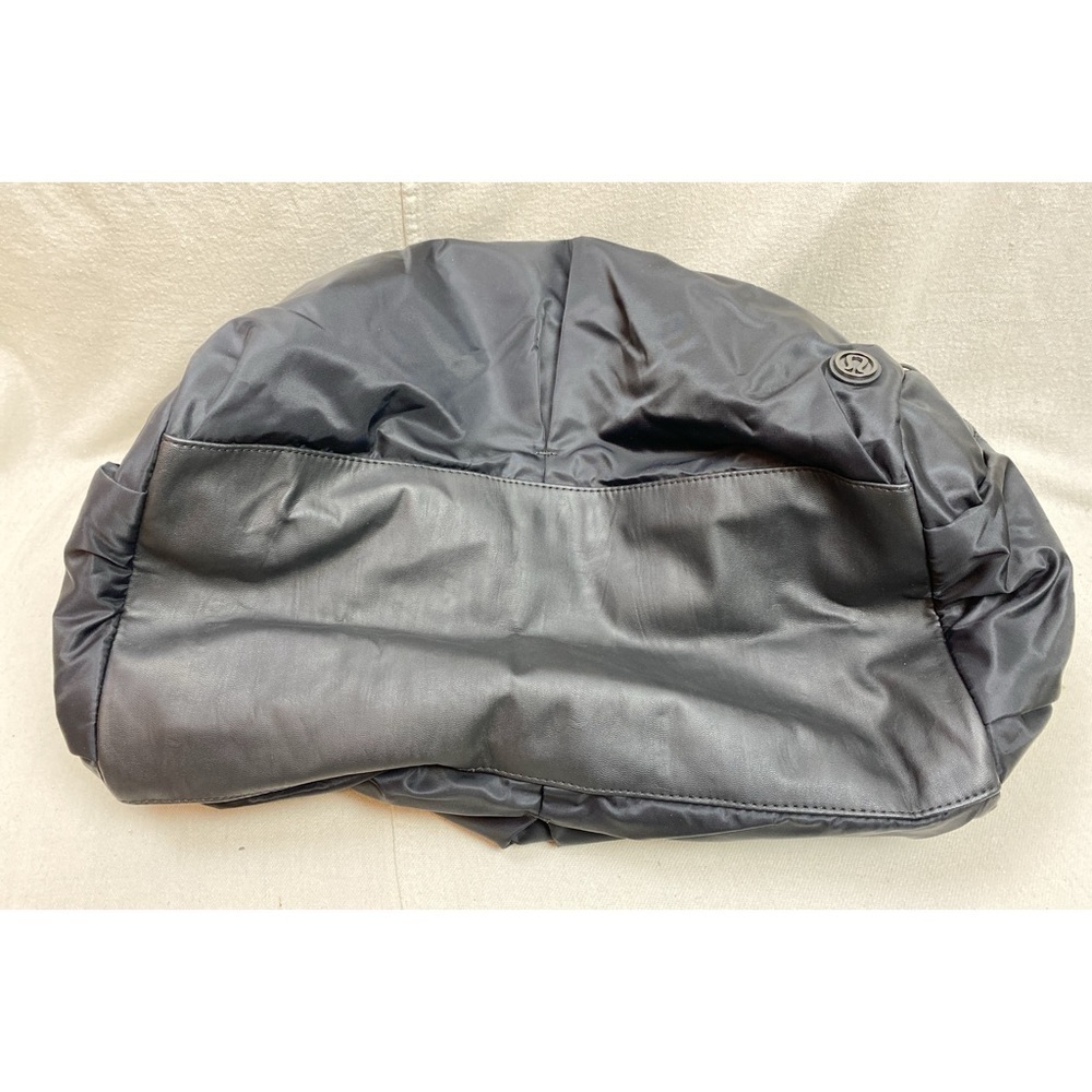 Lululemon Extra Mile Duffle Black - Picture 6 of 16